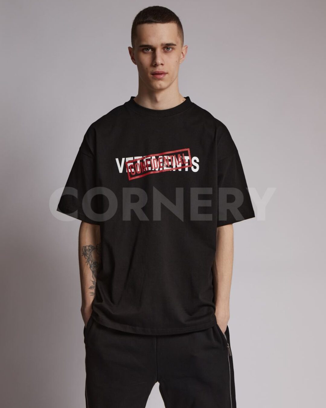 Футболка Vetements Confidential