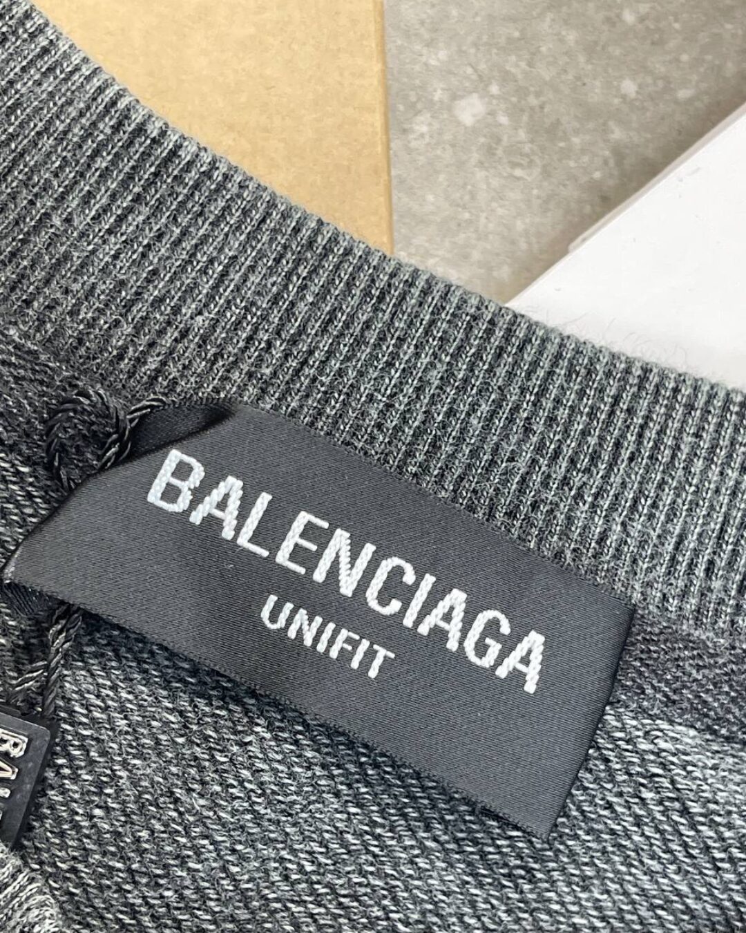 Кофта Balenciaga — фото 8