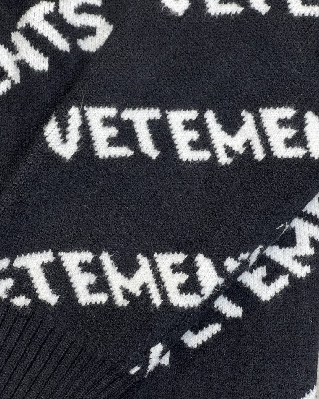 Свитер Vetements — фото 5