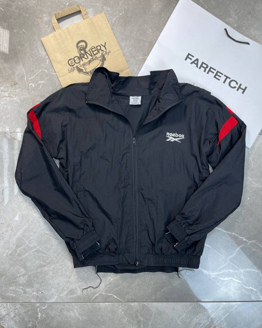 Ветровка Vetements x Reebok
