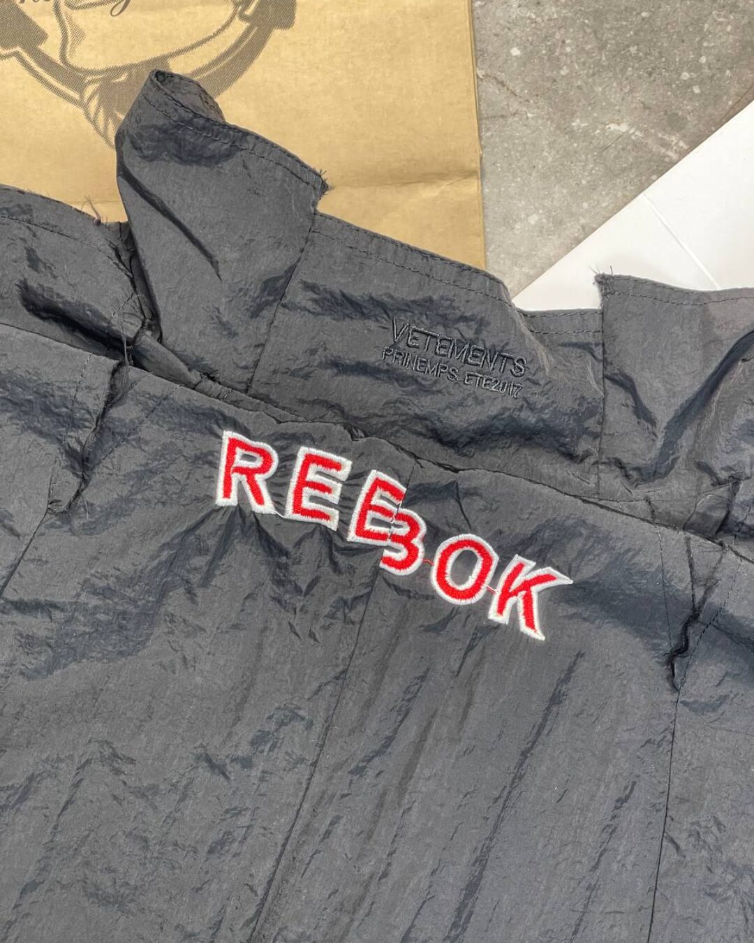 Ветровка Vetements x Reebok — фото 8