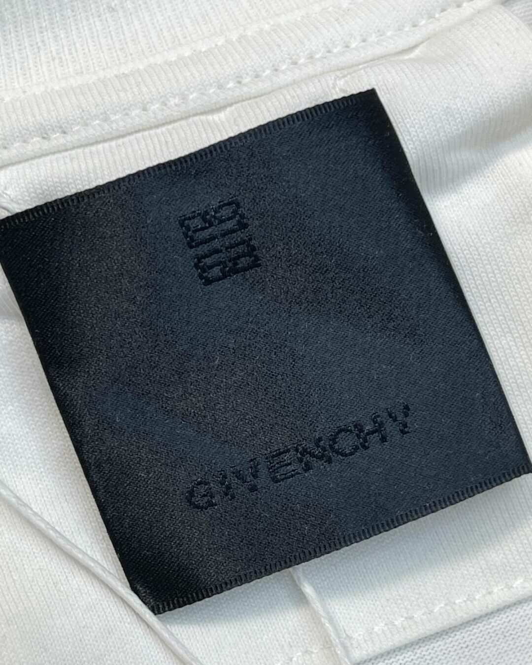 Футболка Givenchy