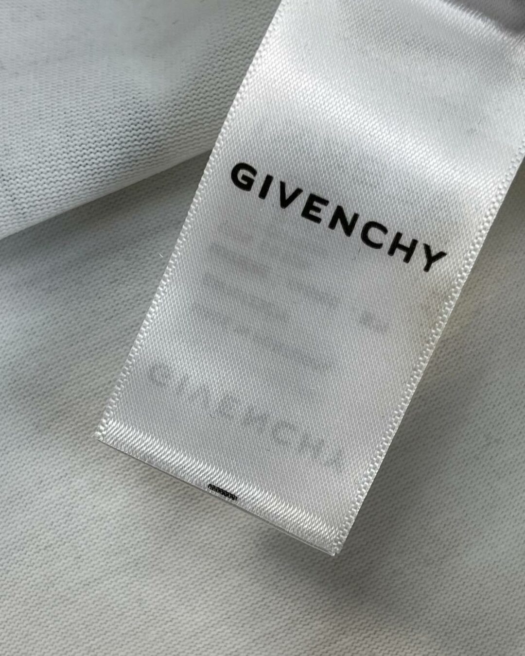 Футболка Givenchy