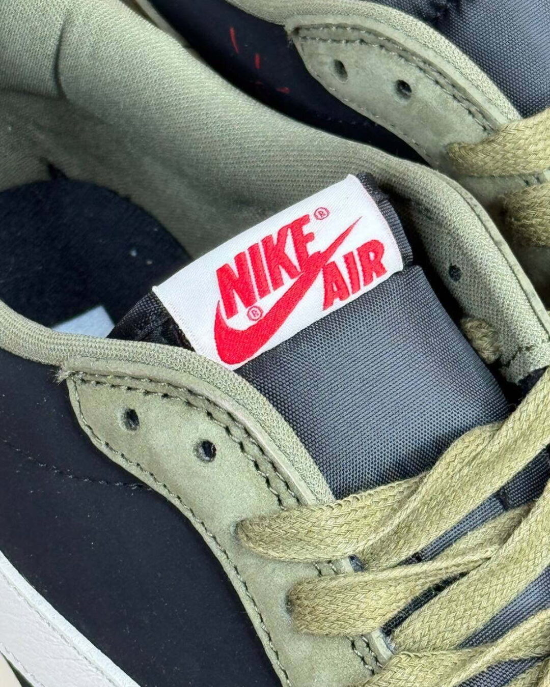 Кеды Travis Scott x Air Jordan 1 Black Olive