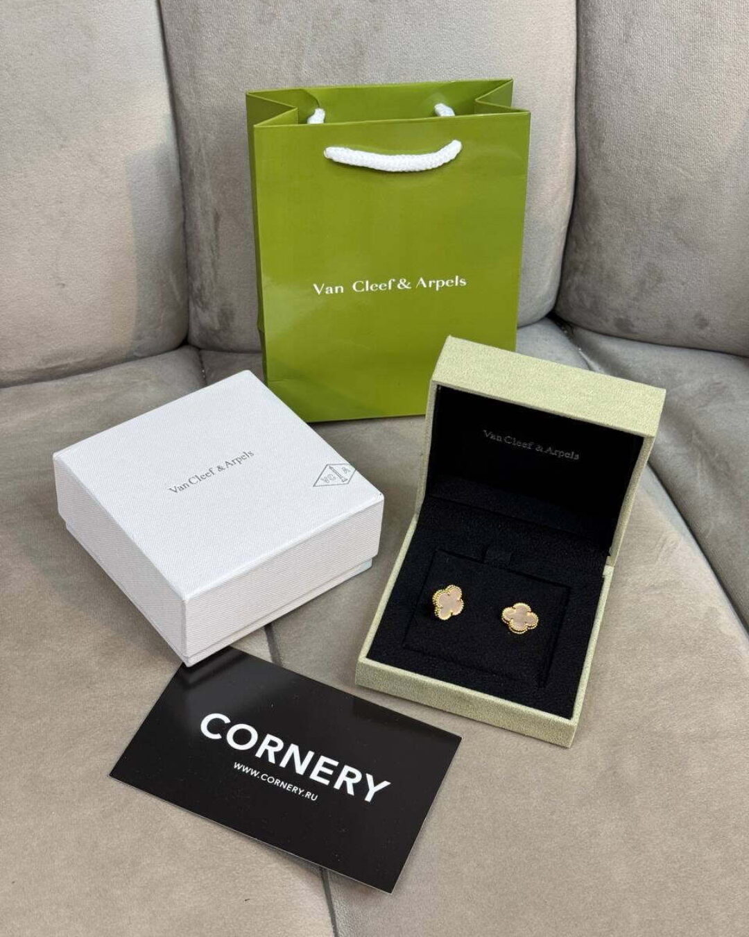 Серьги Van Cleef & Arpels Vintage Alhambra (Rose gold/White)