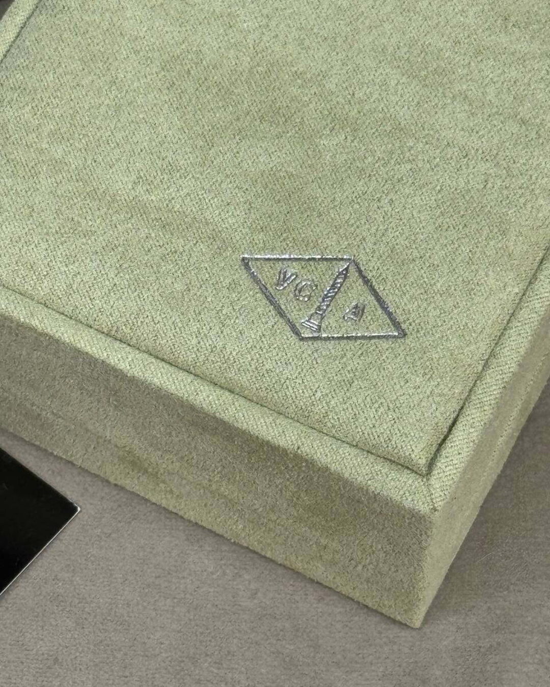 Серьги Van Cleef & Arpels Vintage Alhambra (Rose gold/White)