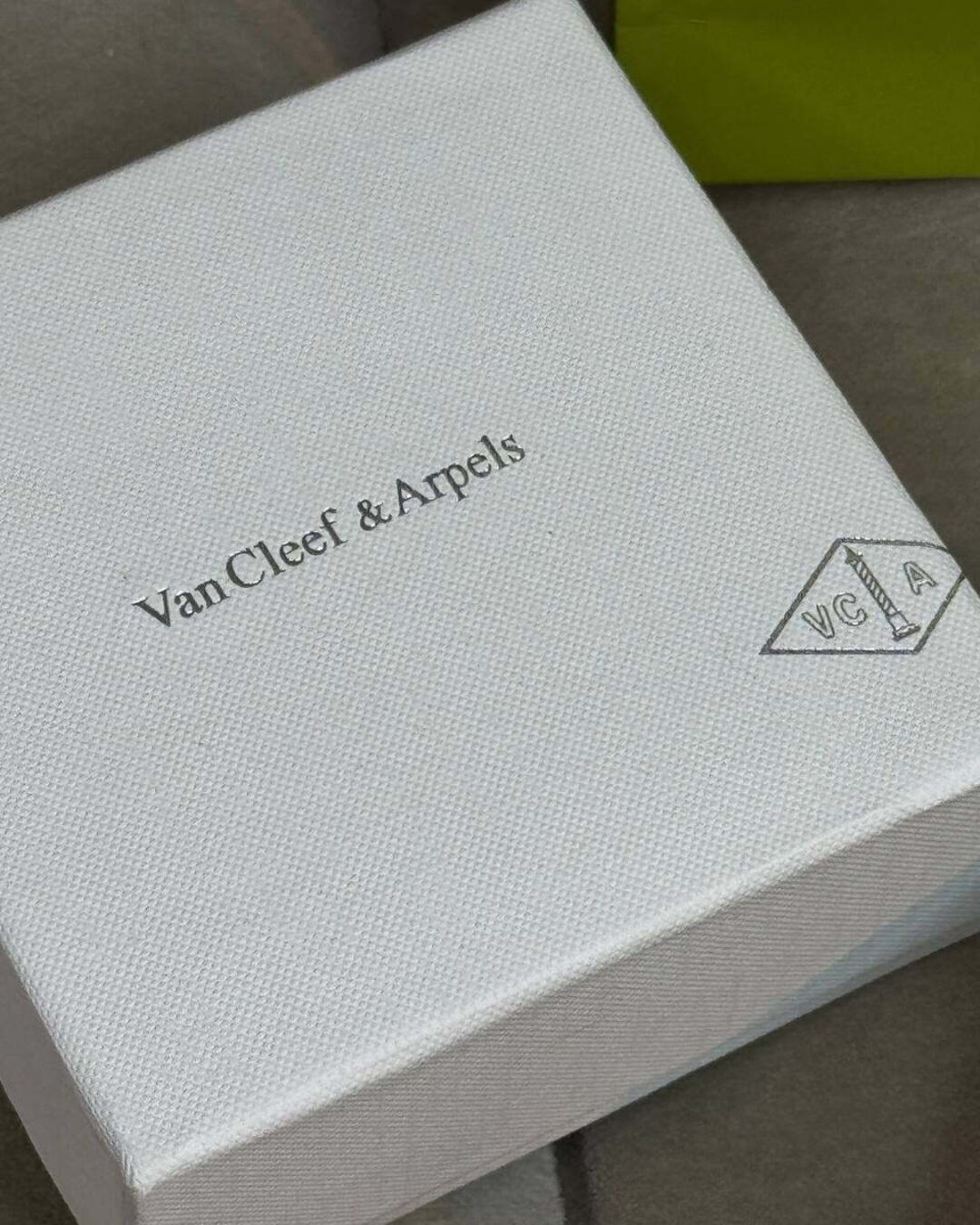 Серьги Van Cleef & Arpels Vintage Alhambra (Rose gold/White)