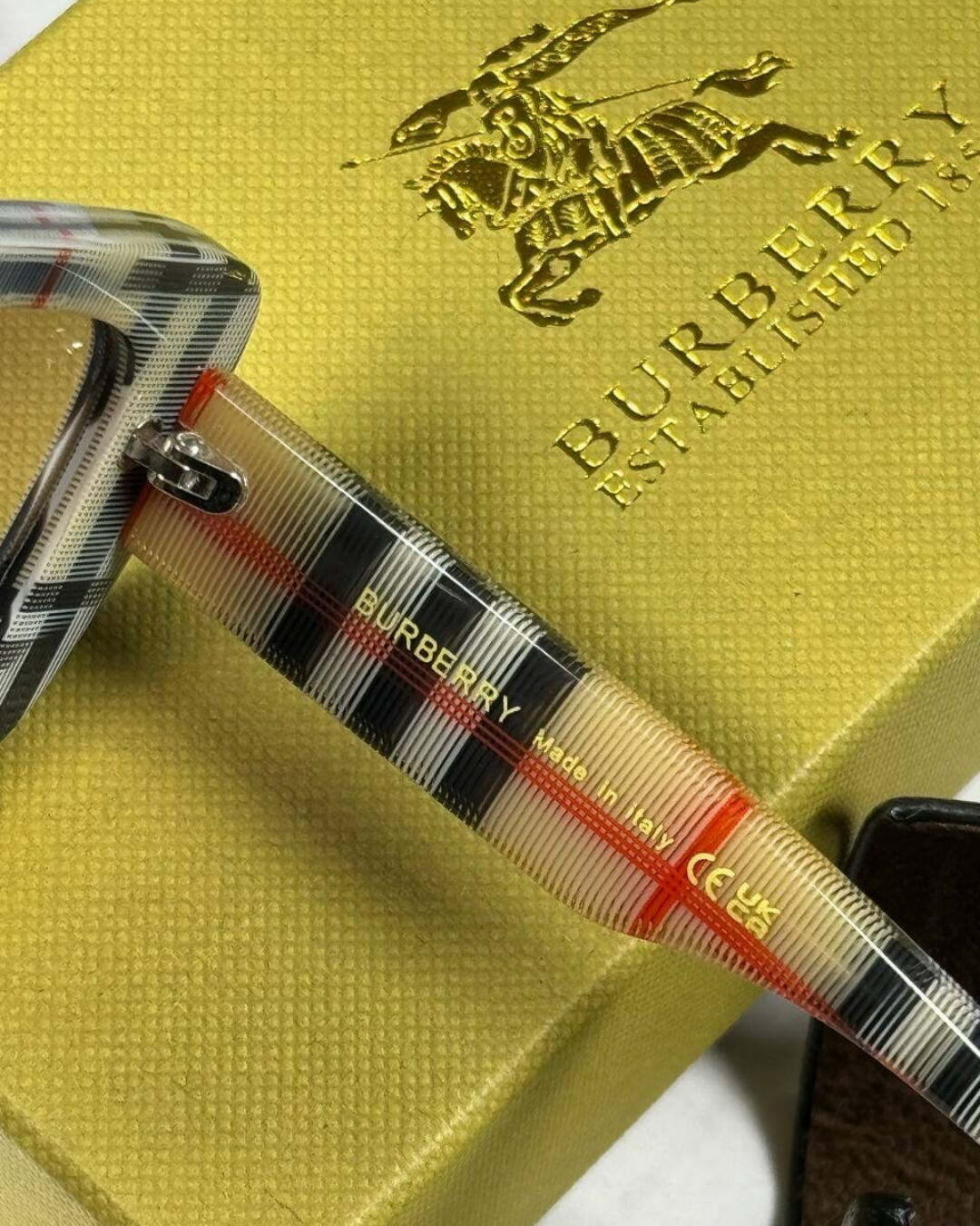 Очки Burberry