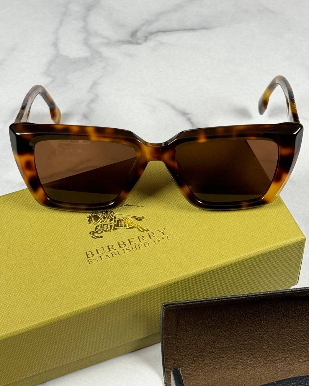 Очки Burberry