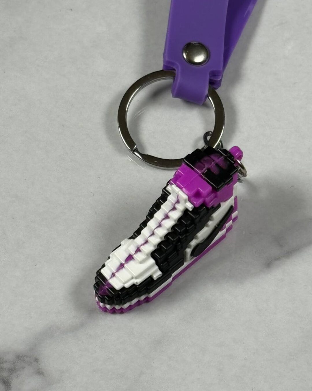 Брелок Cornery