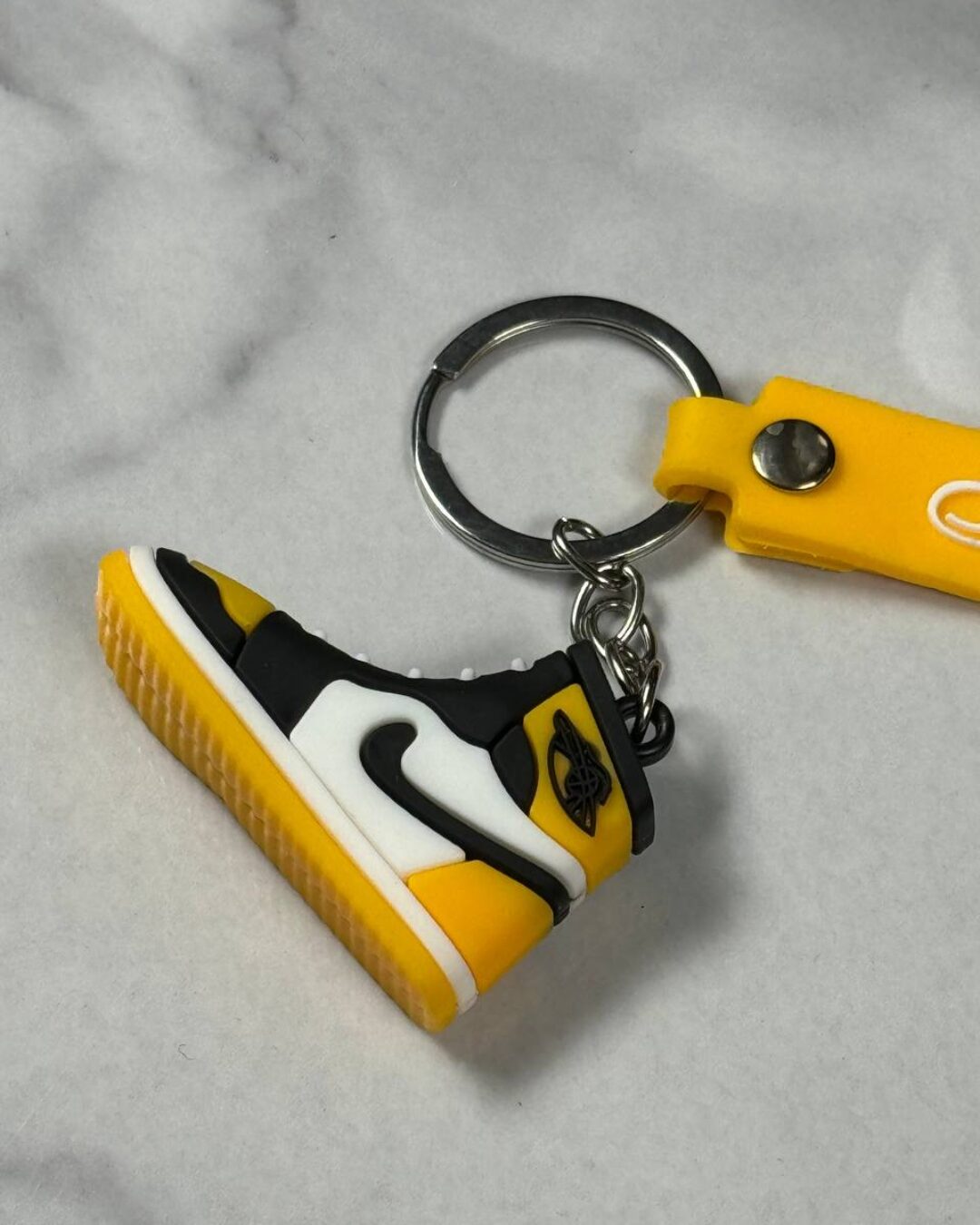 Брелок Cornery