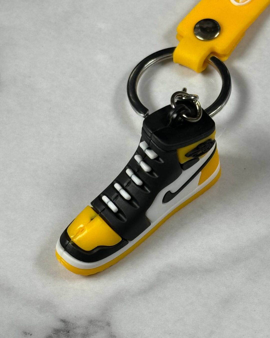 Брелок Cornery