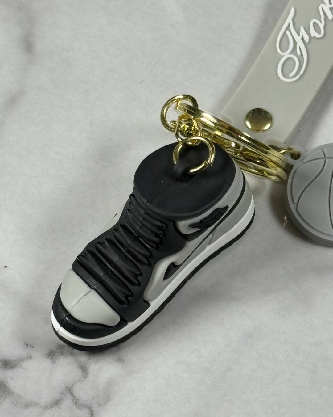 Брелок Cornery