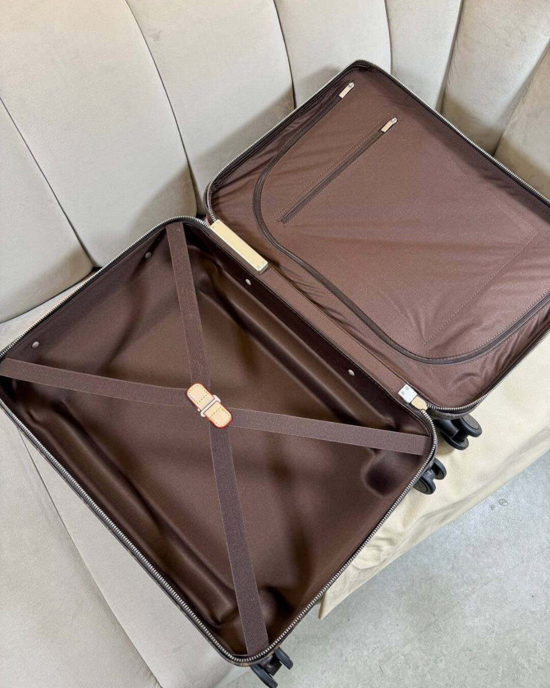 Чемодан Louis Vuitton