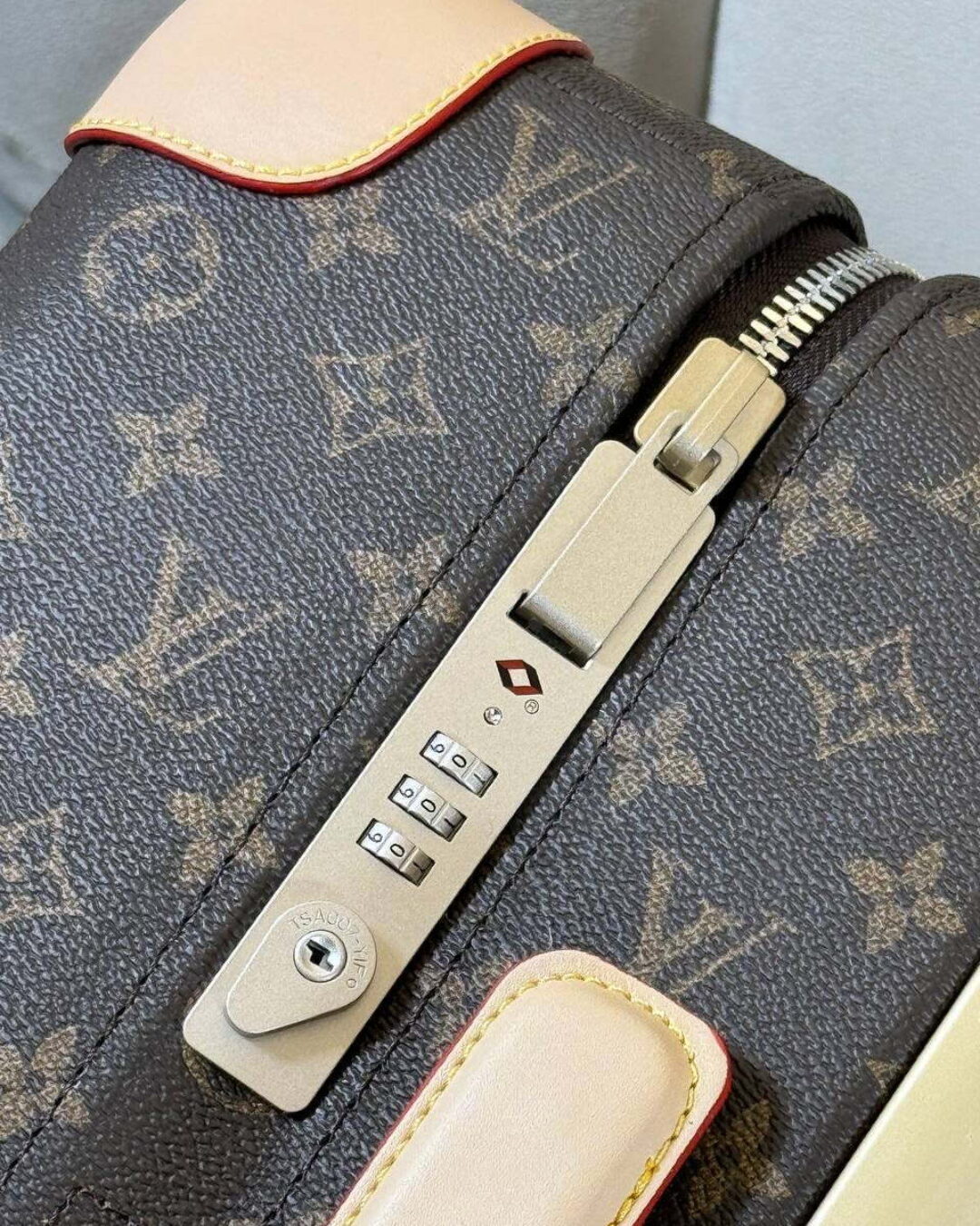 Чемодан Louis Vuitton