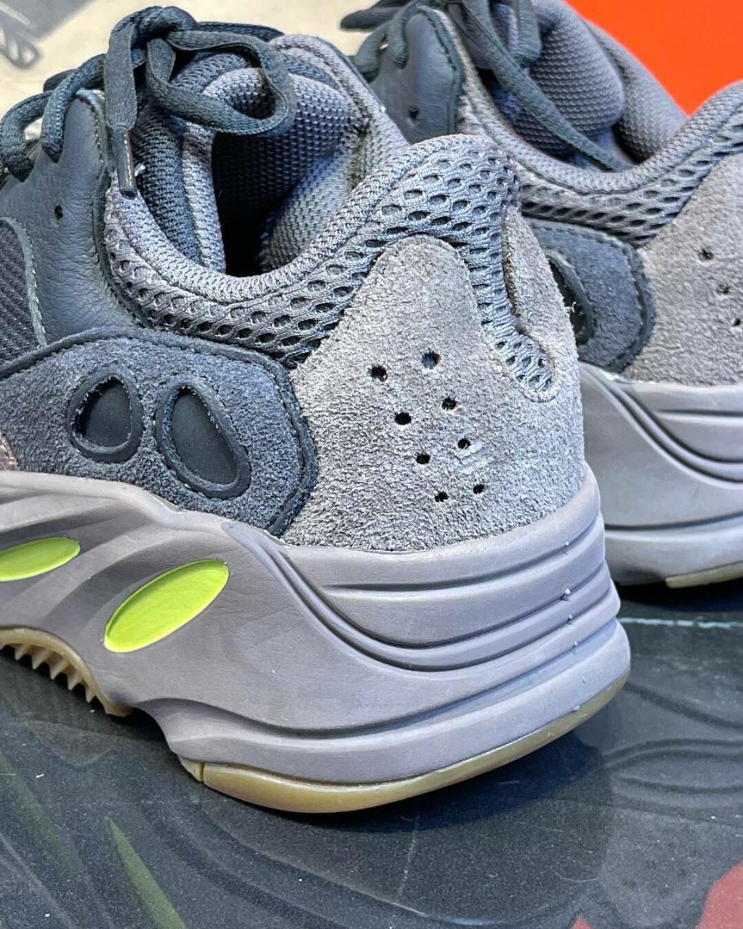 Yeezy 700 Mauve