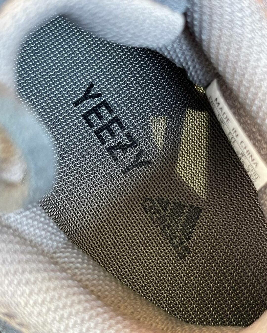 Yeezy 700 Mauve