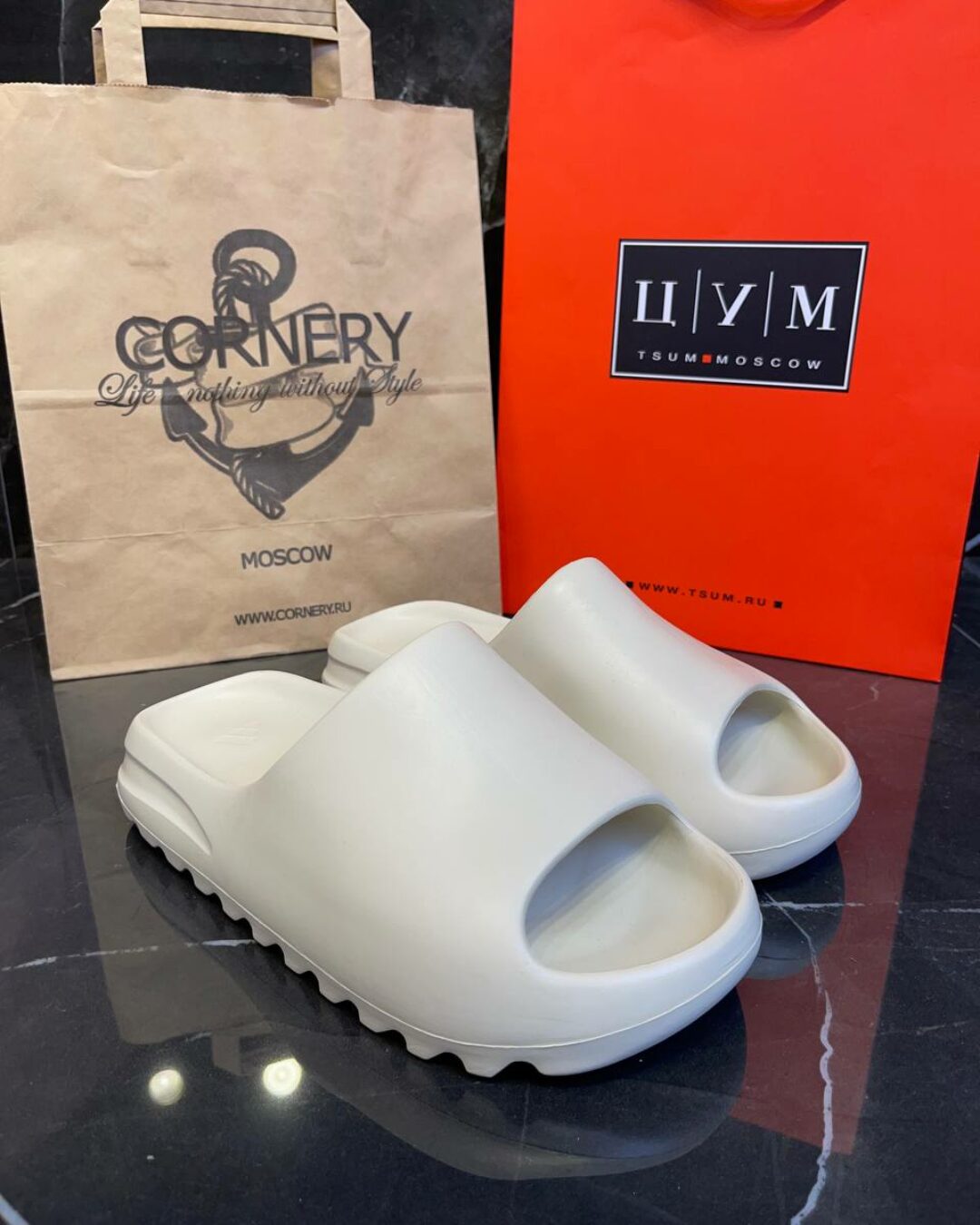 Yeezy Slide “Bone”