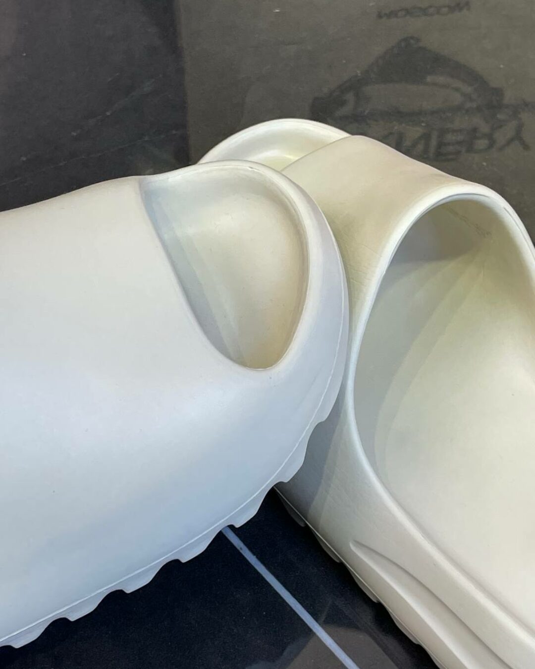 Yeezy Slide “Bone”