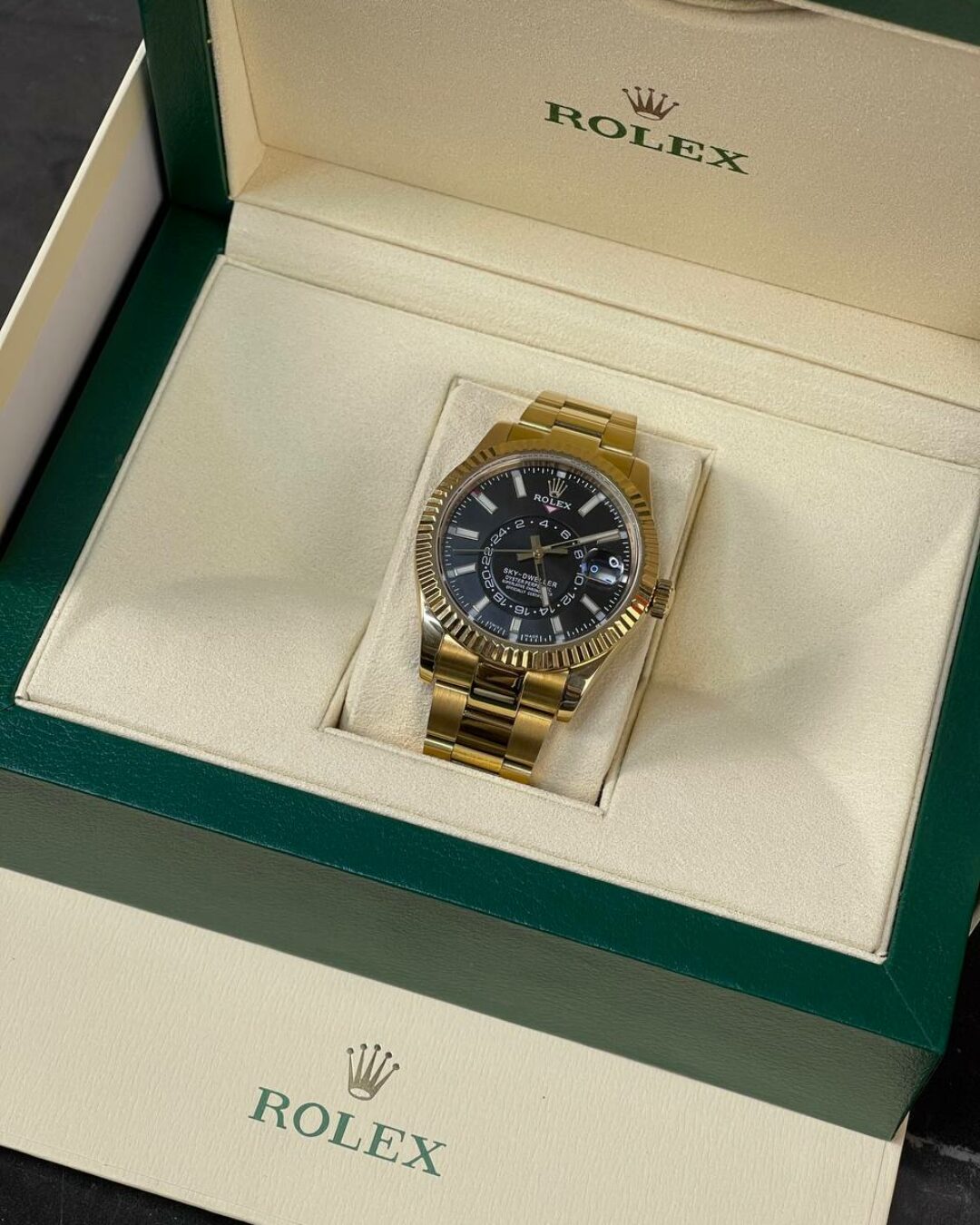 Часы Rolex Sky-Dweller