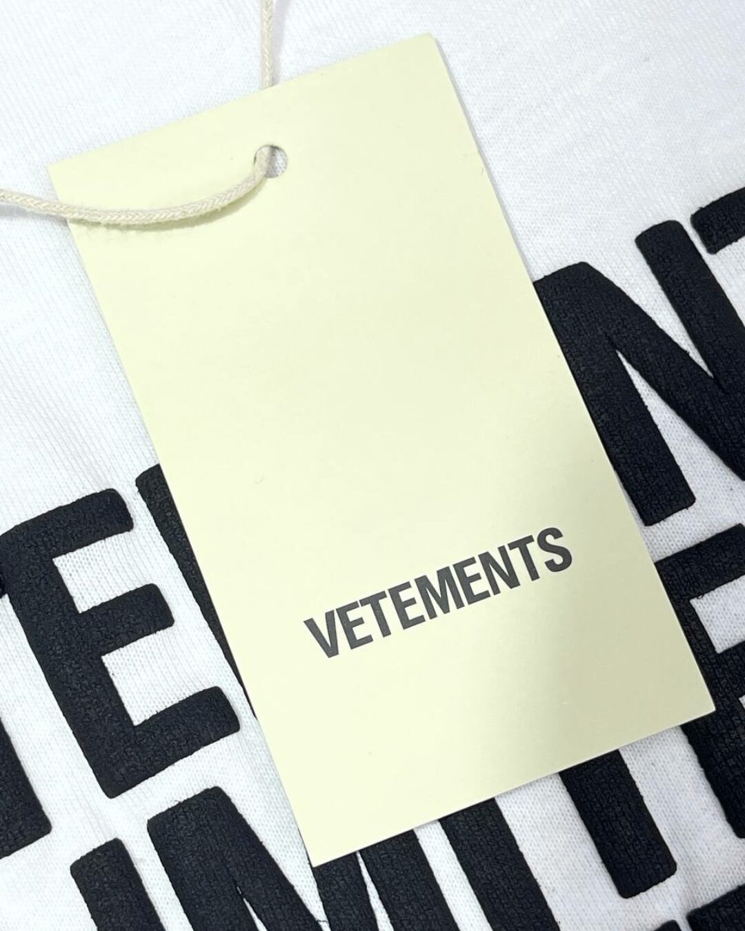 Футболка Vetements