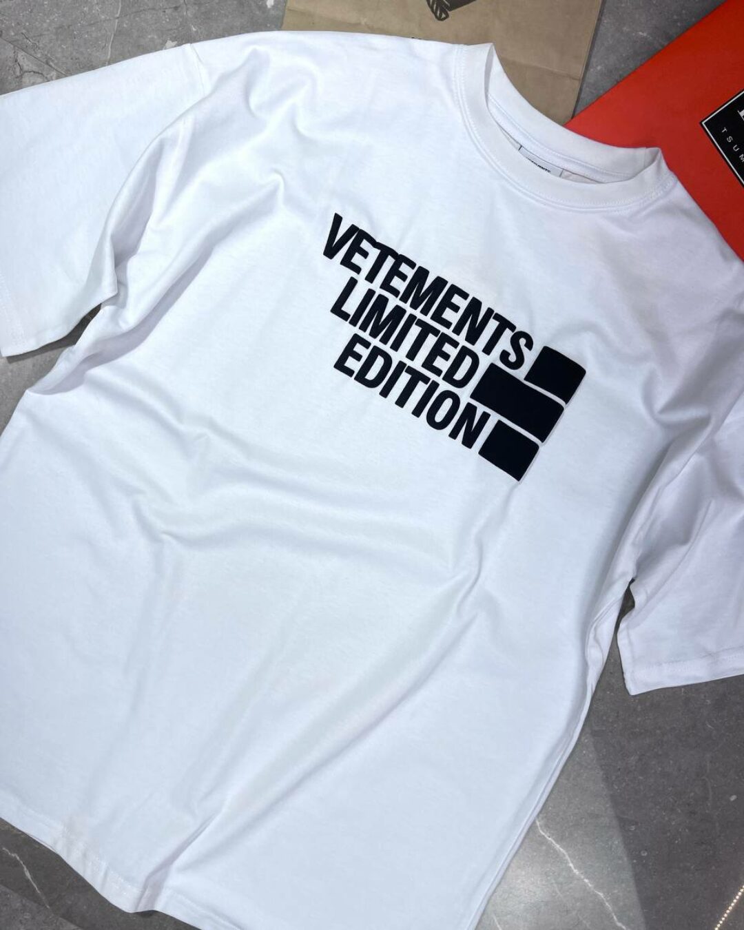 Футболка Vetements