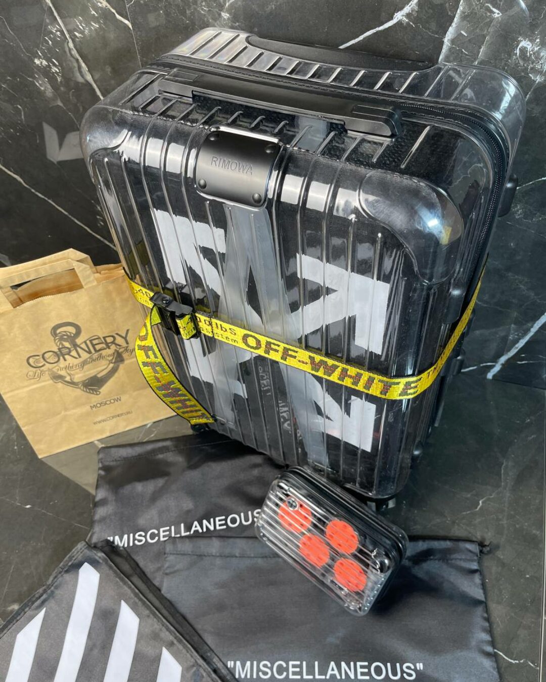 Чемодан Off-White