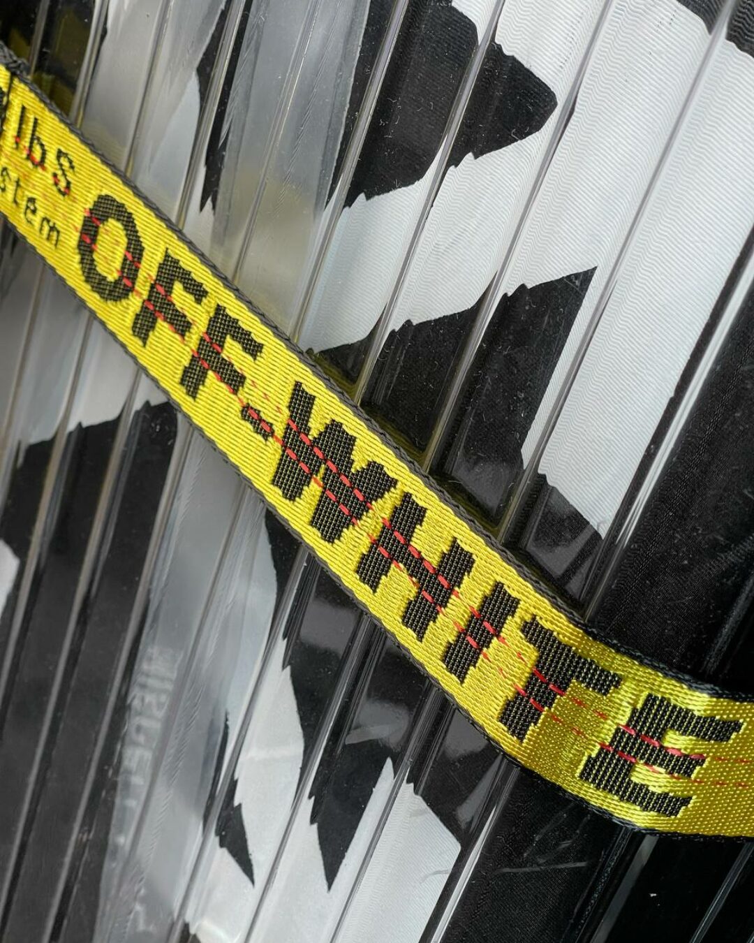 Чемодан Off-White