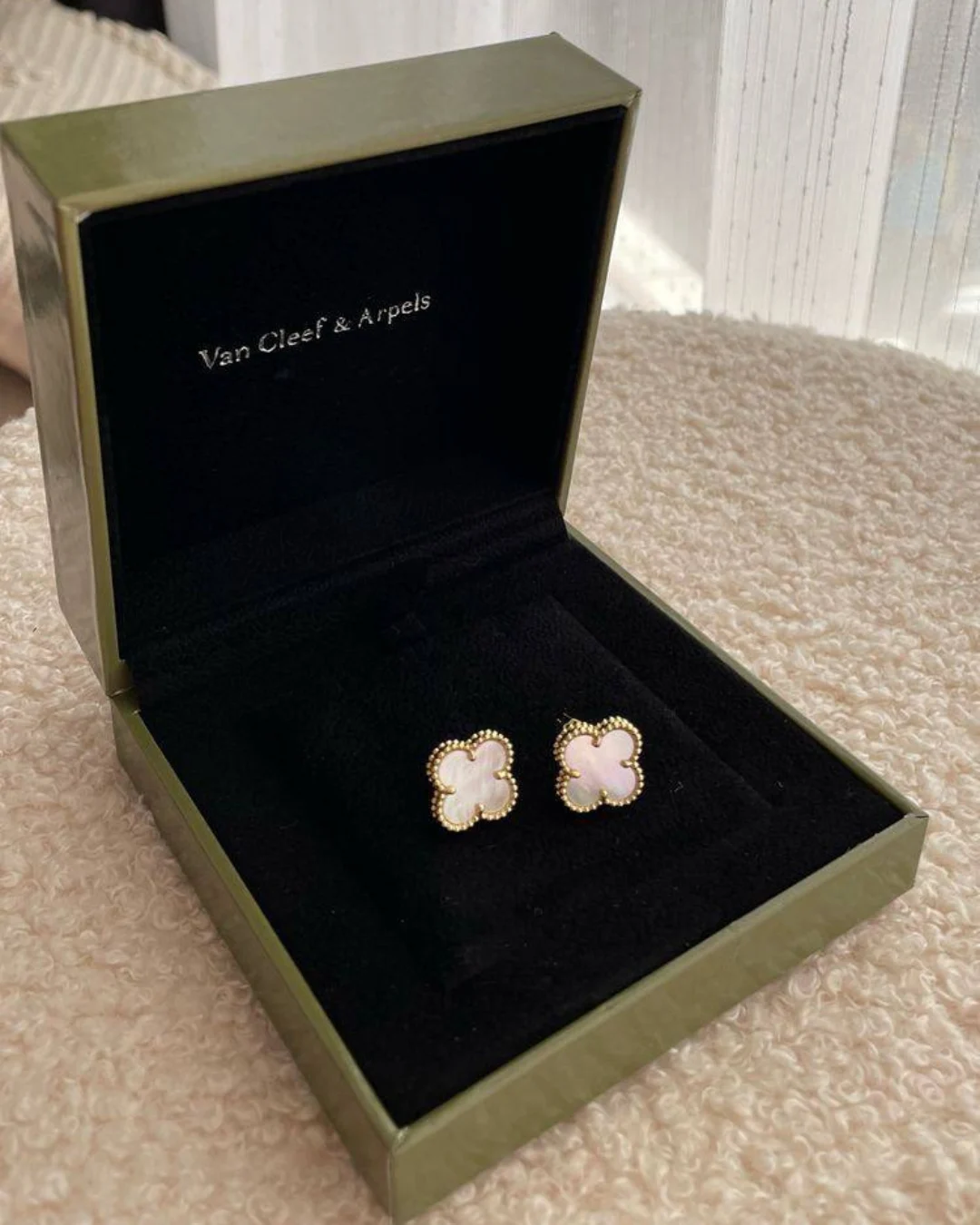 Серьги Van Cleef & Arpels Vintage Alhambra (Rose gold/White)