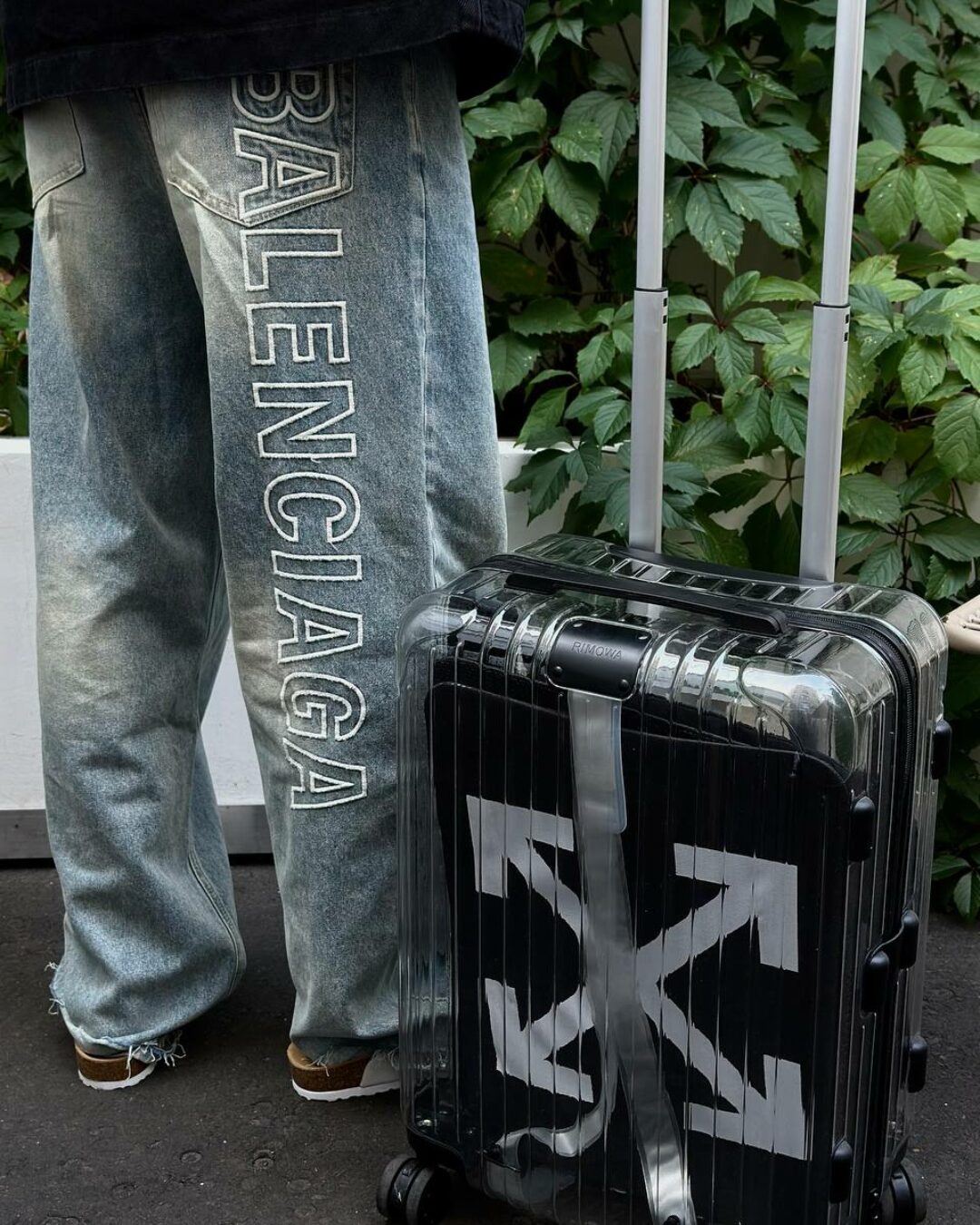 Чемодан Off-White