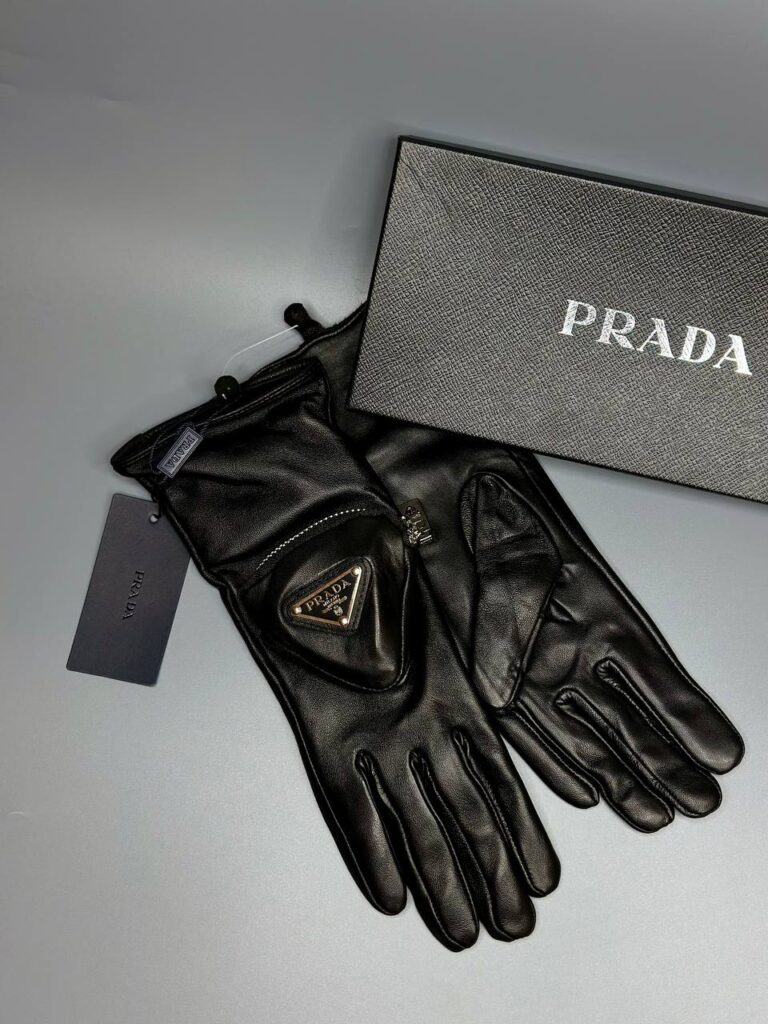 Перчатки Prada
