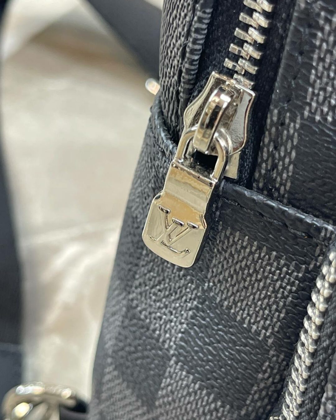 Сумка Louis Vuitton Avenue