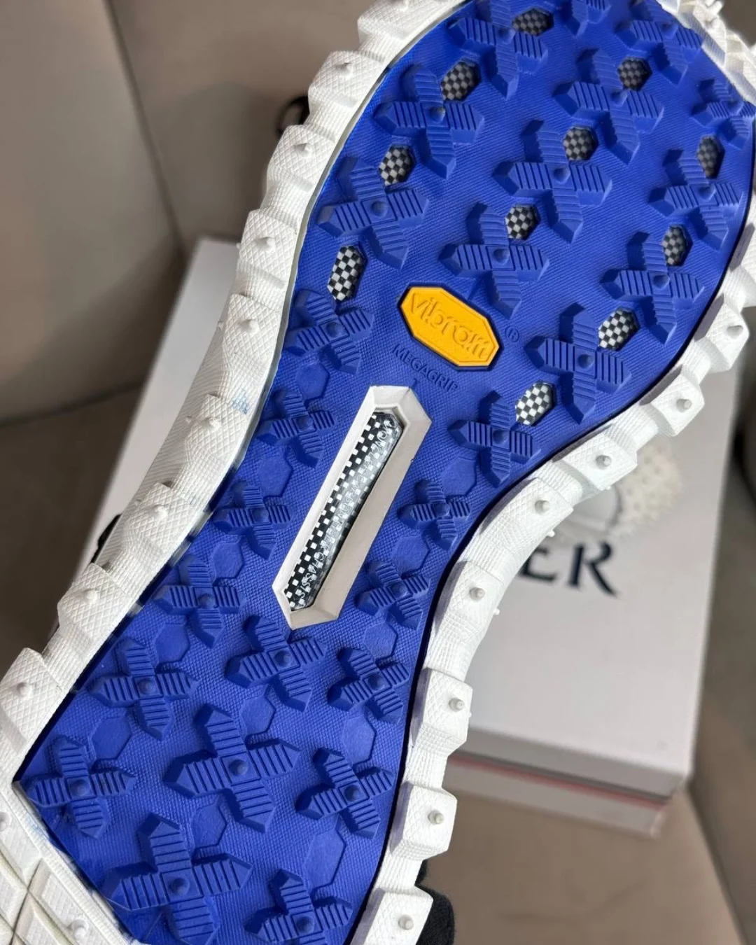 Кроссовки Moncler Trailgrip Gore-Tex — фото 8