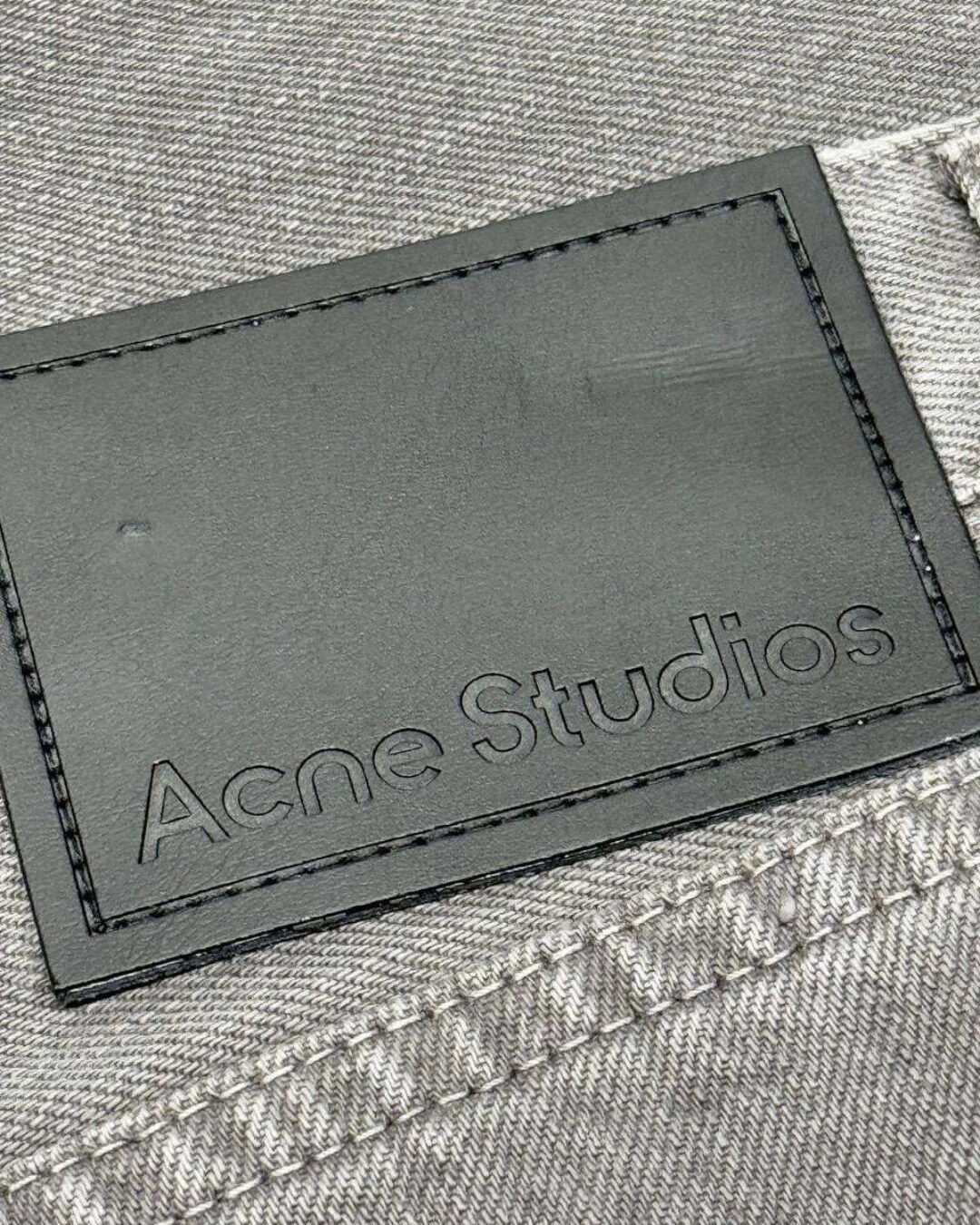 Джинсы Acne Studios — фото 8