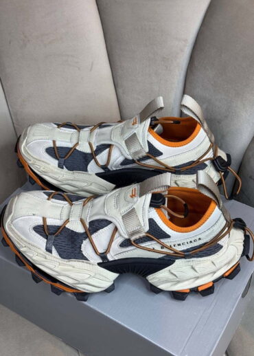 b8aaaeb5-42dd-4ae3-8cfb-7e91613afb8a-1