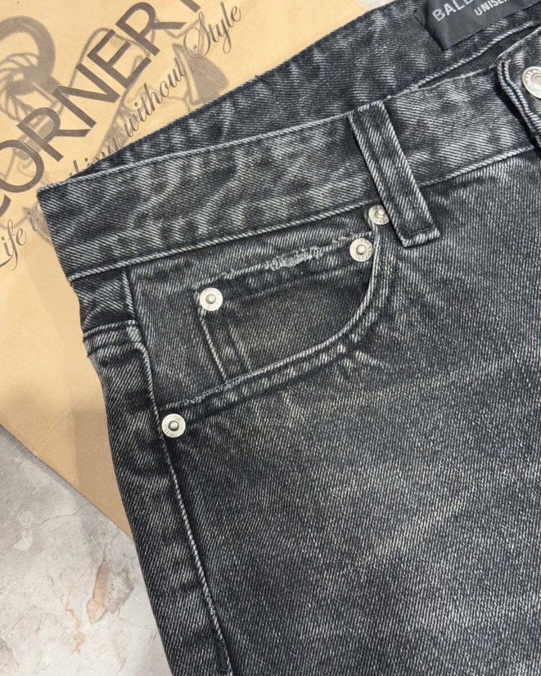 Джинсы Balenciaga