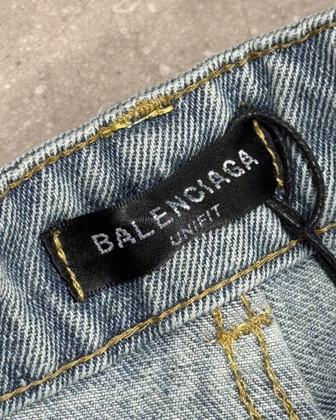 Джинсы Balenciaga