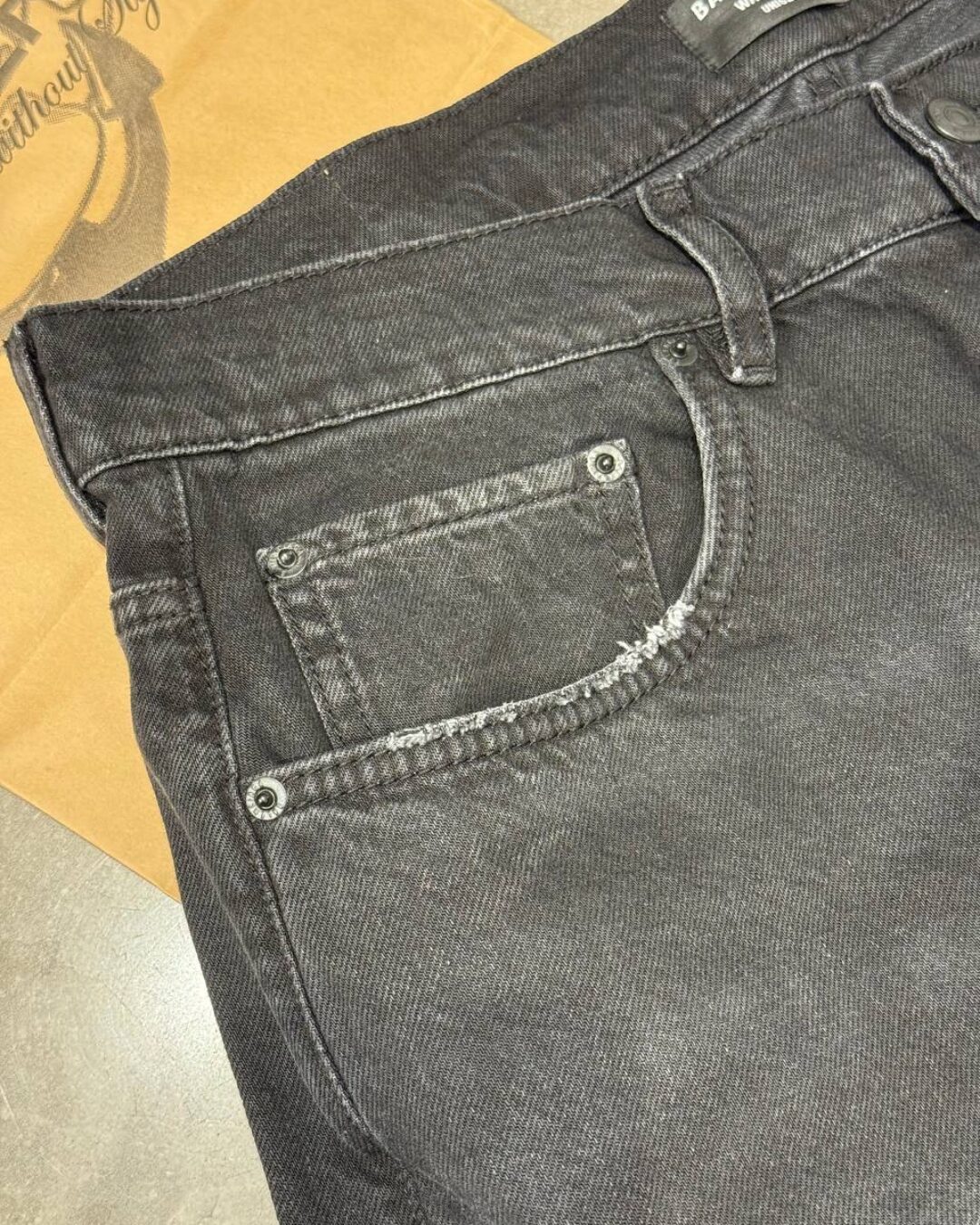 Джинсы Balenciaga