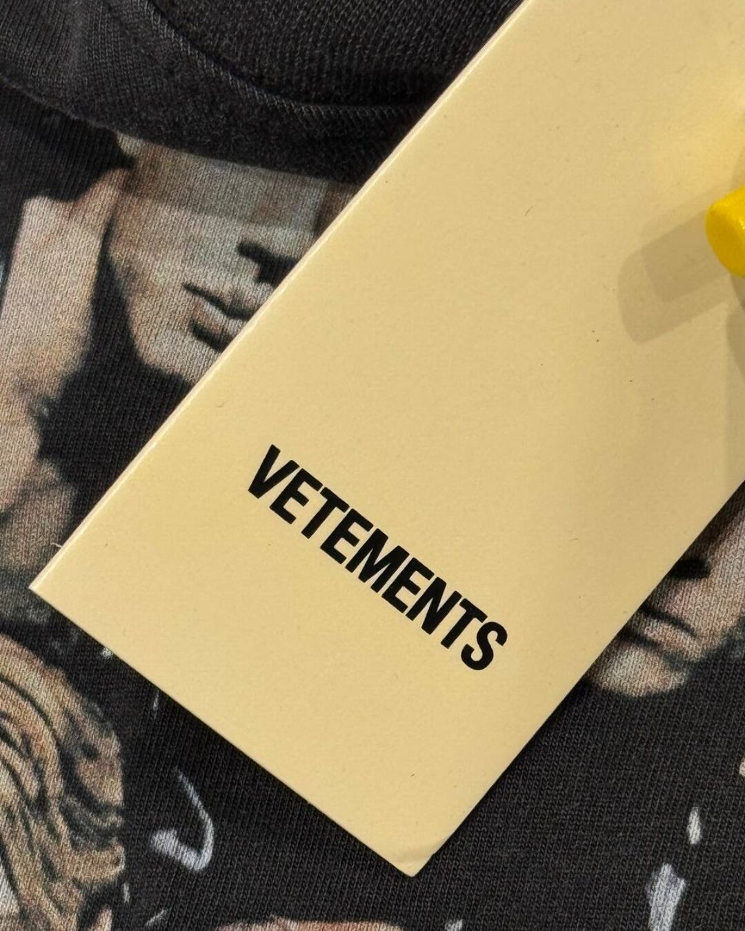 Футболка Vetements