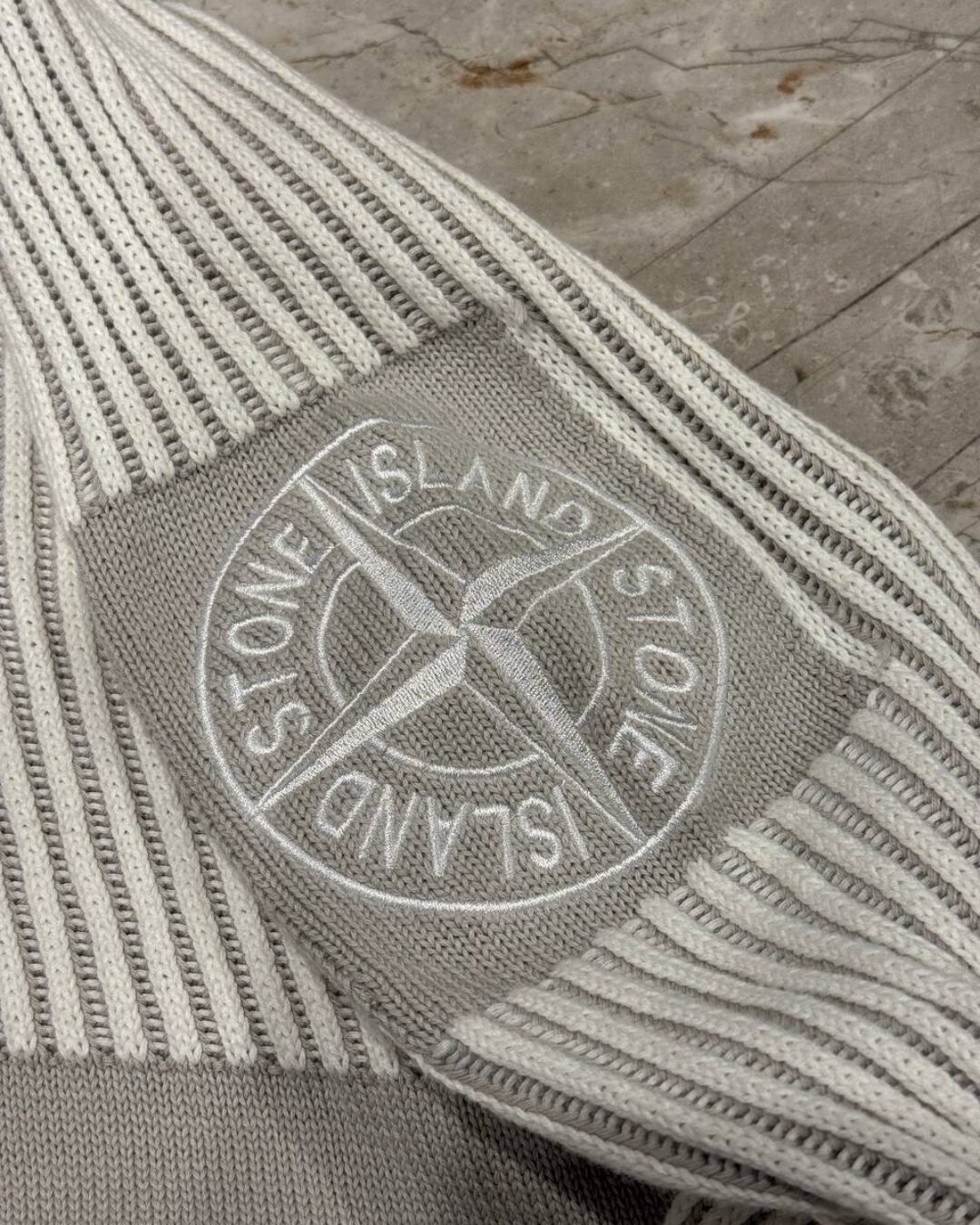 Свитер Stone Island