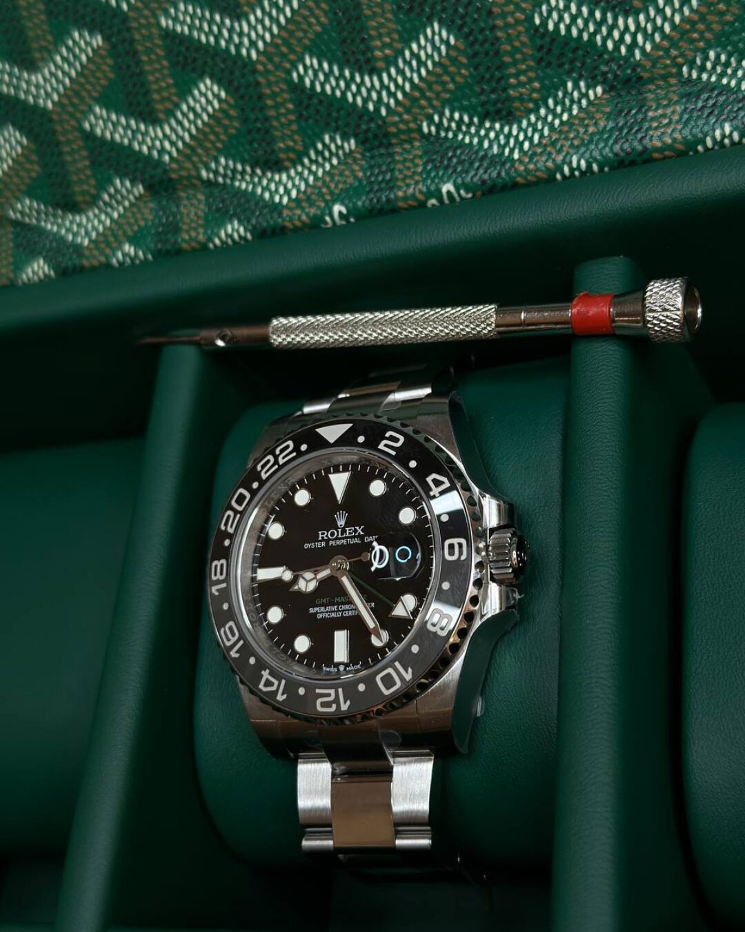 Часы Rolex GMT-Master Bruce Wayne