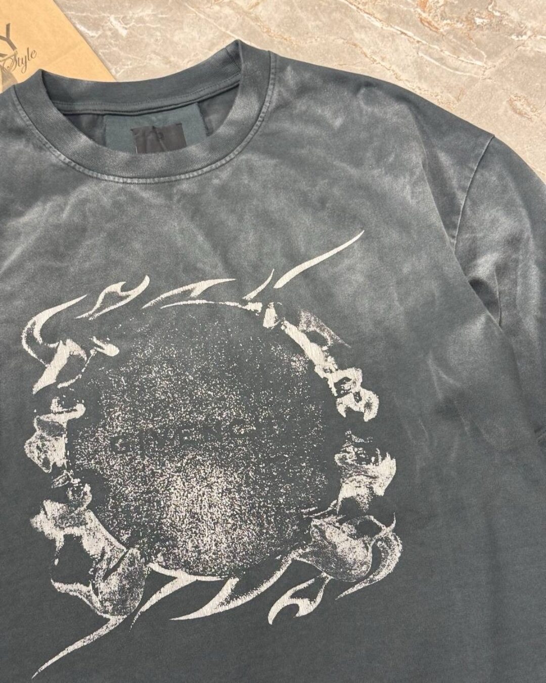 Футболка Givenchy