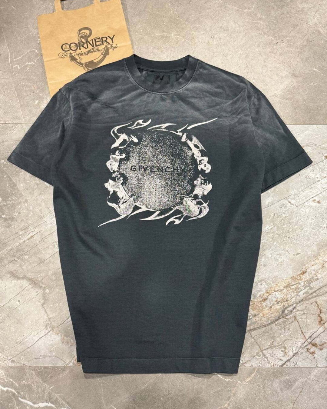 Футболка Givenchy