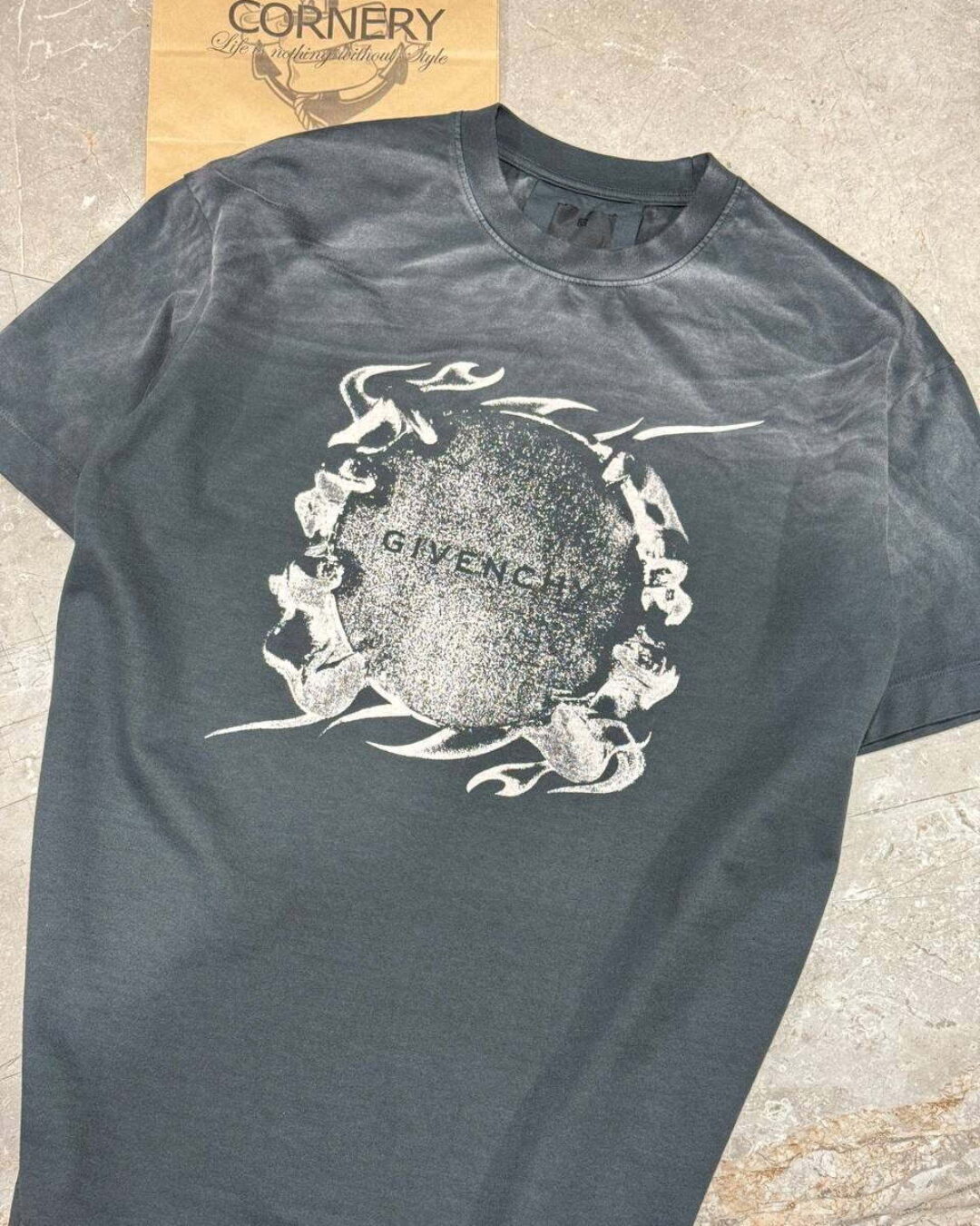 Футболка Givenchy