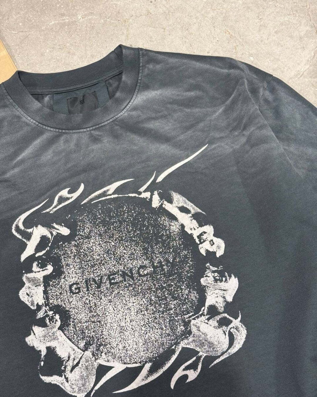 Футболка Givenchy