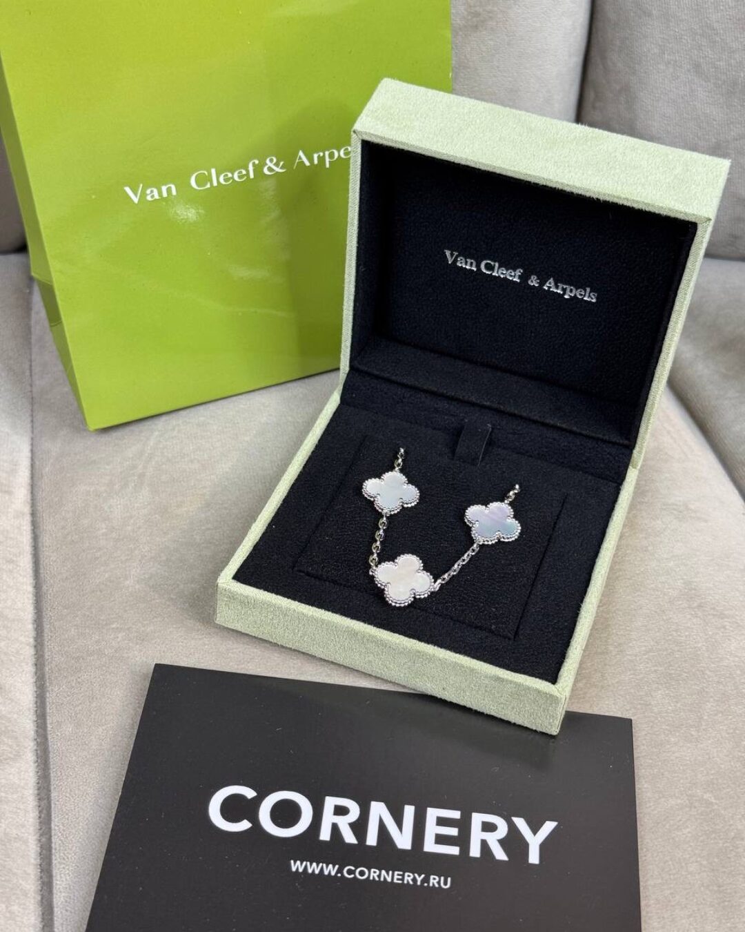 Браслет Van Cleef & Arpels Vintage Alhambra Silver/White
