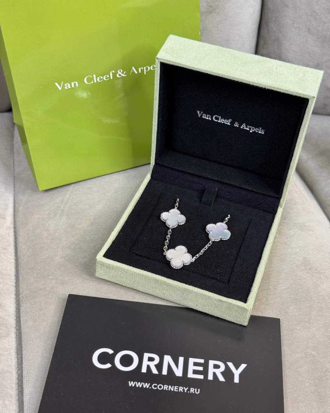 Браслет Van Cleef & Arpels Vintage Alhambra Silver/White