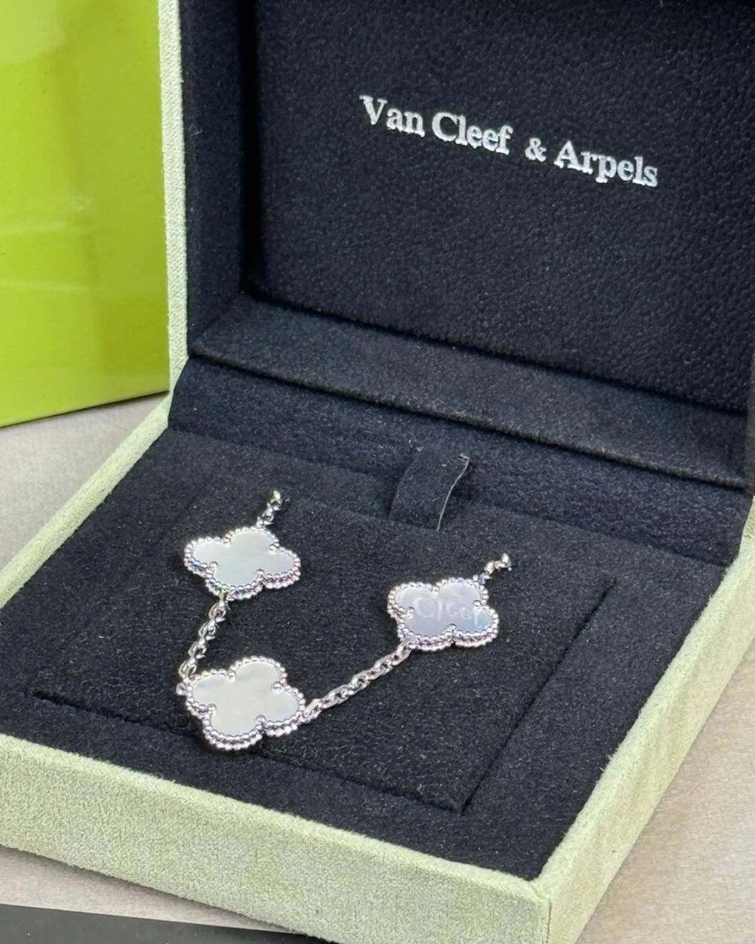 Браслет Van Cleef & Arpels Vintage Alhambra Silver/White — фото 2
