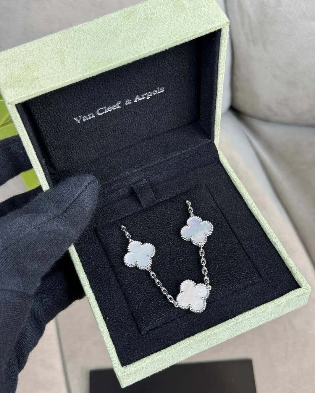 Браслет Van Cleef & Arpels Vintage Alhambra Silver/White — фото 3