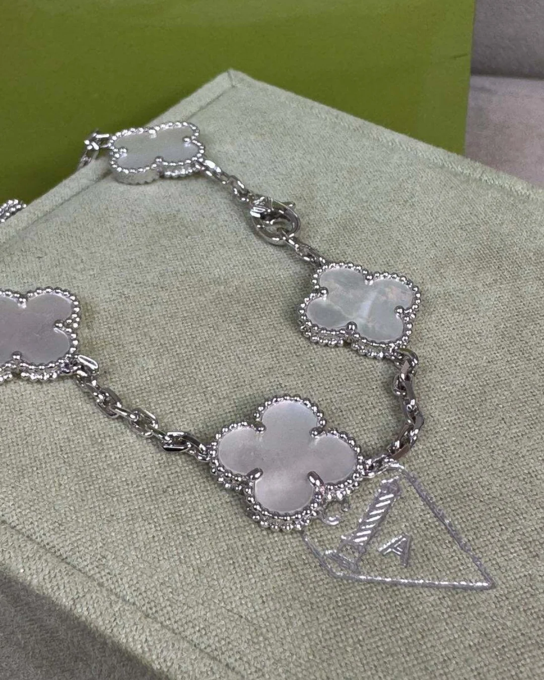 Браслет Van Cleef & Arpels Vintage Alhambra Silver/White — фото 8